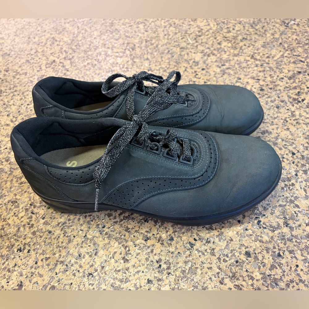 Women’s Black Casual Shoes